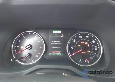 2019 Toyota Rav4 Xle z USA, uszkodzony, nr VIN JTMP1RFV6KD041070